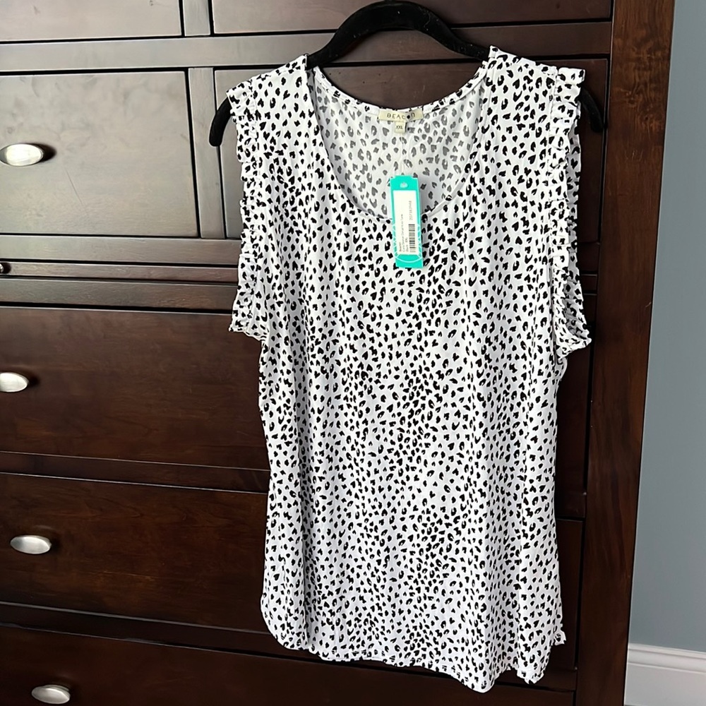 NWT ruffle sleeve top. Black and white print.